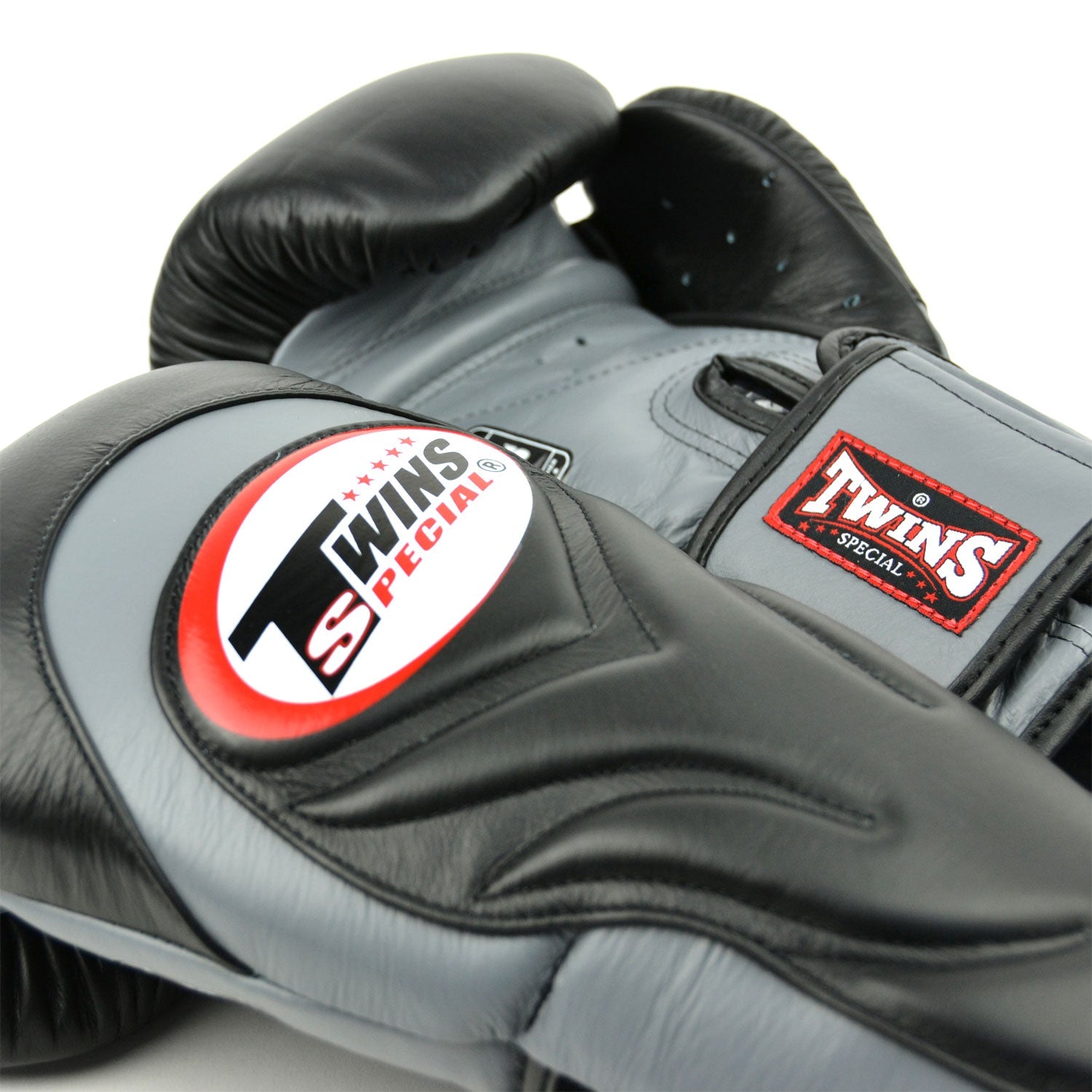 Twins Deluxe Boxing Gloves Black/Grey