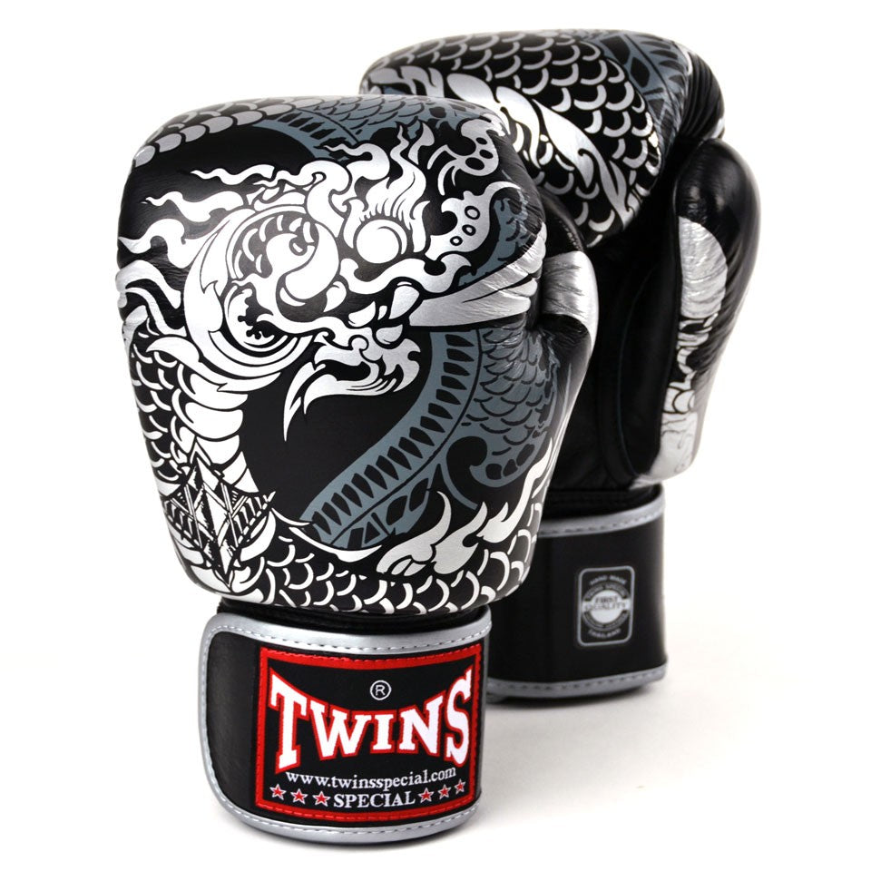 Twins Nagas Boxing Gloves Black/Silver